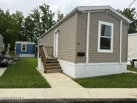 31 Randall Avenue