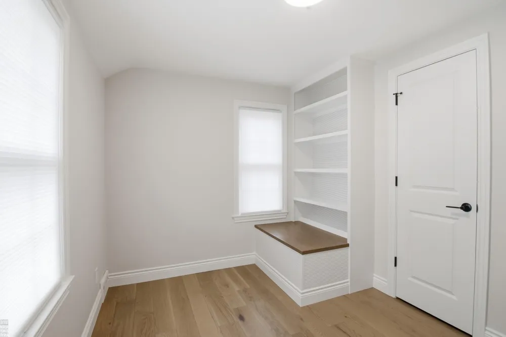 1342 Hollywood Avenue Grosse Pointe Woods City, MI 48236