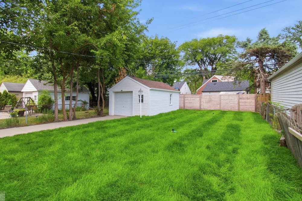 1342 Hollywood Avenue Grosse Pointe Woods City, MI 48236