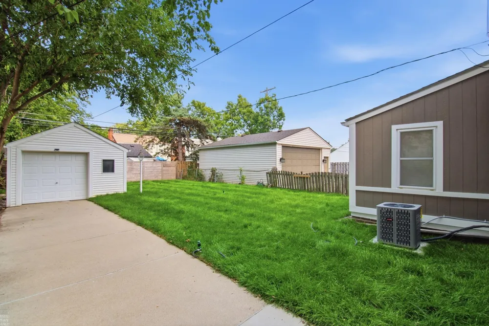 1342 Hollywood Avenue Grosse Pointe Woods City, MI 48236