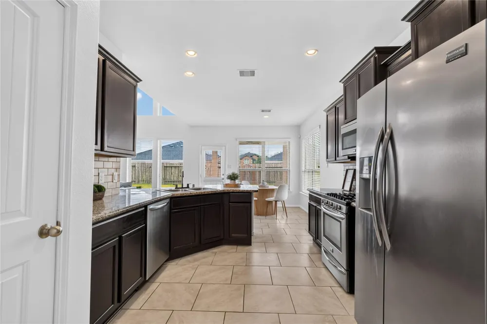 2207 Manchester Crossing Drive Fresno, TX 77545