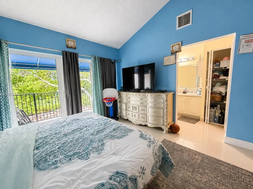 2311 SW 82nd Ter North Lauderdale, FL 33068