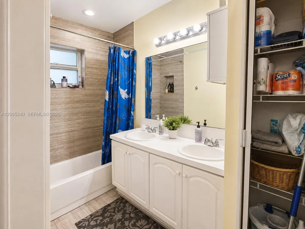 2311 SW 82nd Ter North Lauderdale, FL 33068