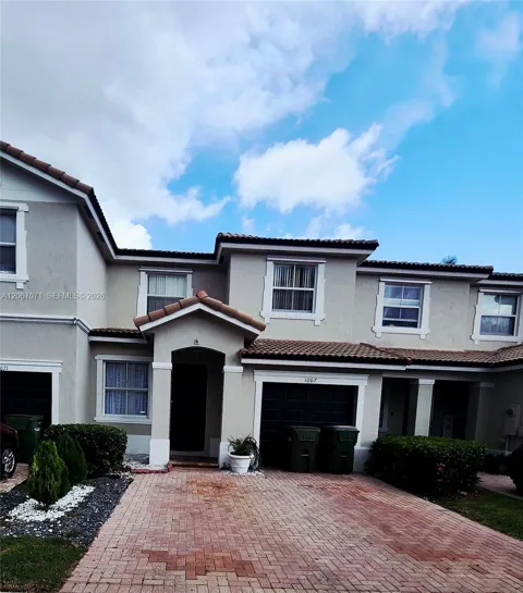 1067 NE 41st Pl