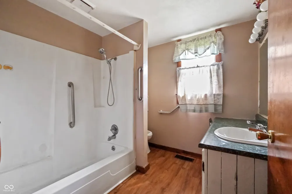 305 E Walnut Street Frankton, IN 46044