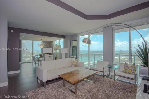 244 Biscayne Blvd #3902