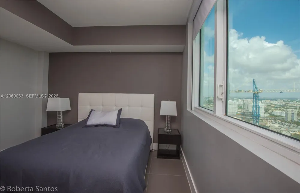 244 Biscayne Blvd #3902 Miami, FL 33132