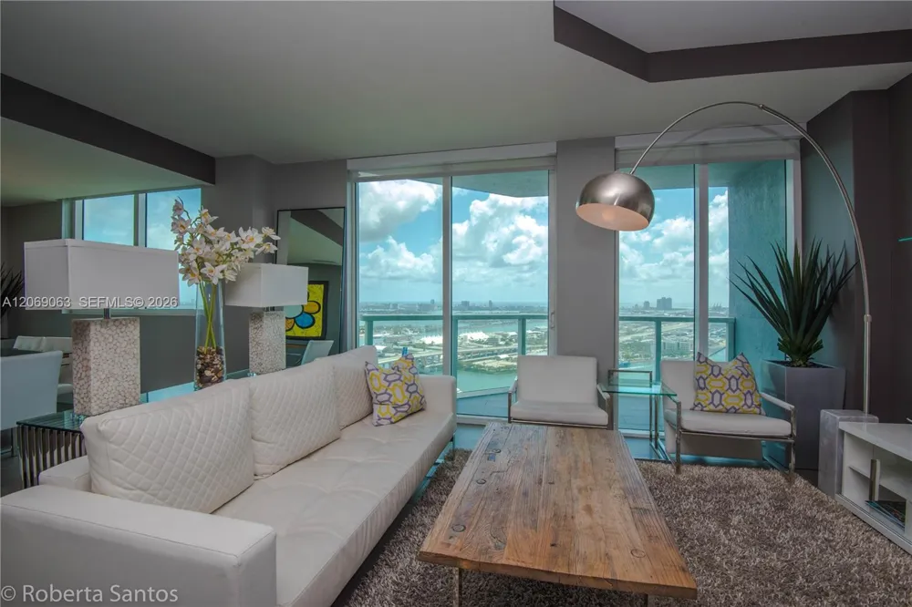 244 Biscayne Blvd #3902 Miami, FL 33132