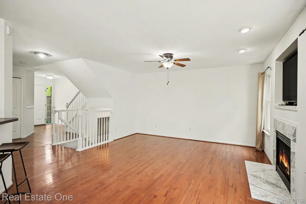 8025 Springdale Drive #48 White Lake Charter Township, MI 48386