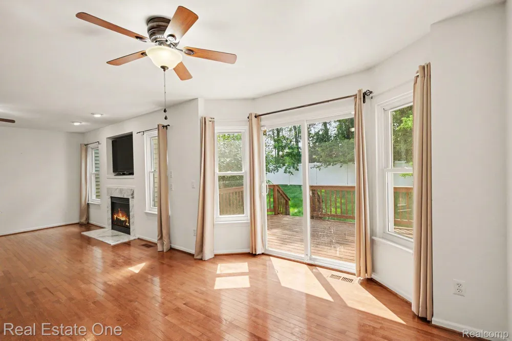 8025 Springdale Drive #48 White Lake Charter Township, MI 48386