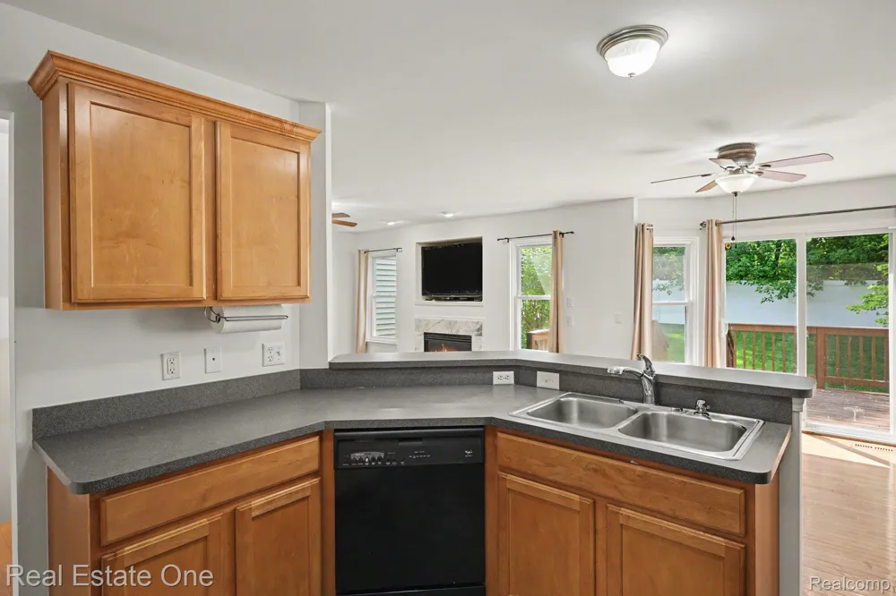 8025 Springdale Drive #48 White Lake Charter Township, MI 48386
