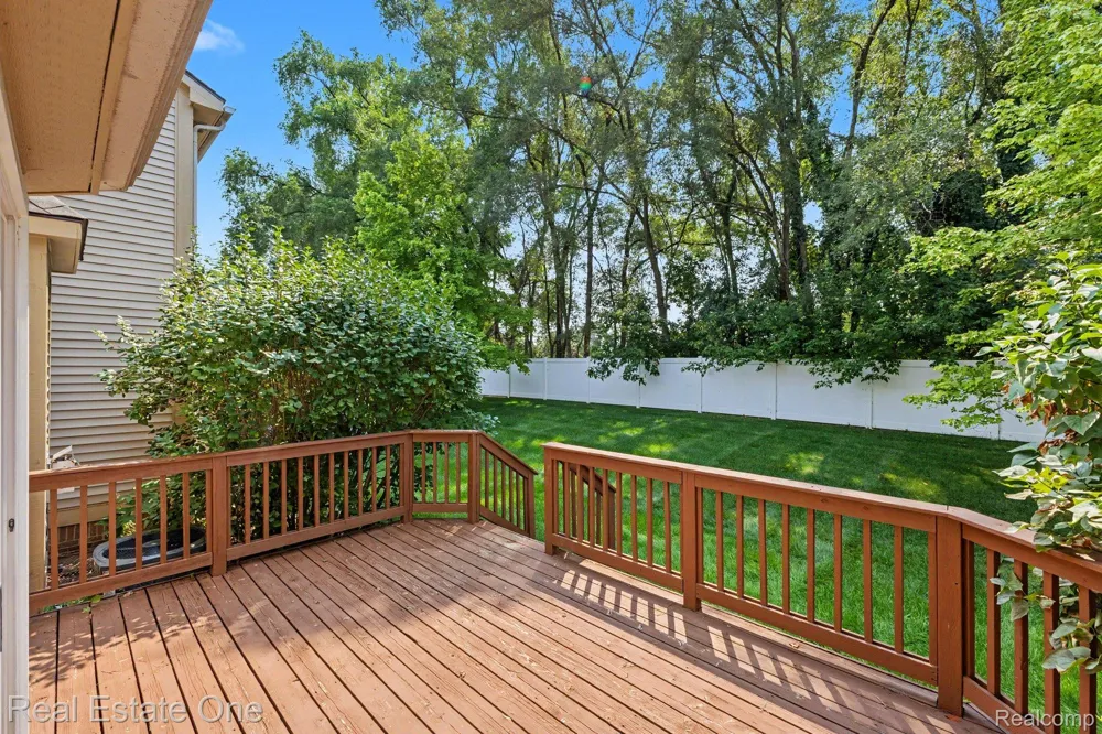 8025 Springdale Drive #48 White Lake Charter Township, MI 48386