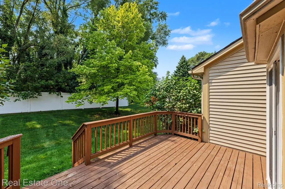 8025 Springdale Drive #48 White Lake Charter Township, MI 48386