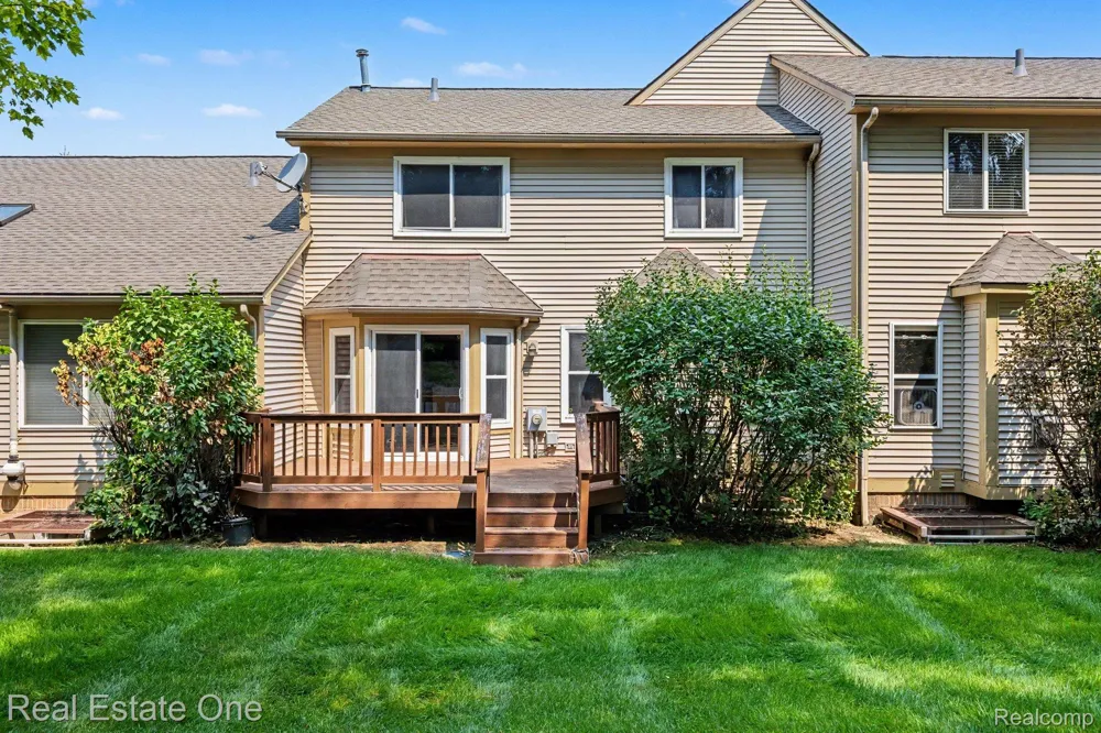 8025 Springdale Drive #48 White Lake Charter Township, MI 48386