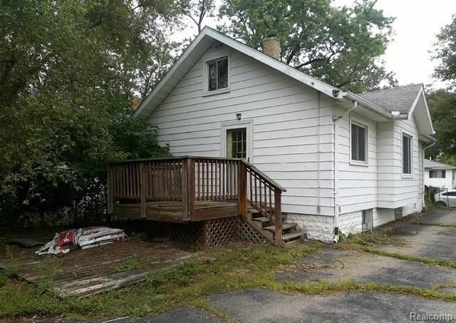 2054 E Parkwood Avenue Burton City, MI 48529