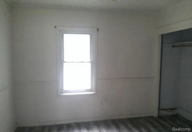 2054 E Parkwood Avenue Burton City, MI 48529