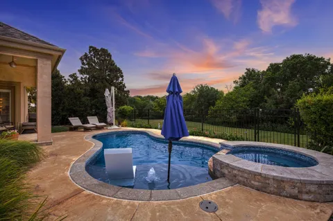 520 Queensbury Turn