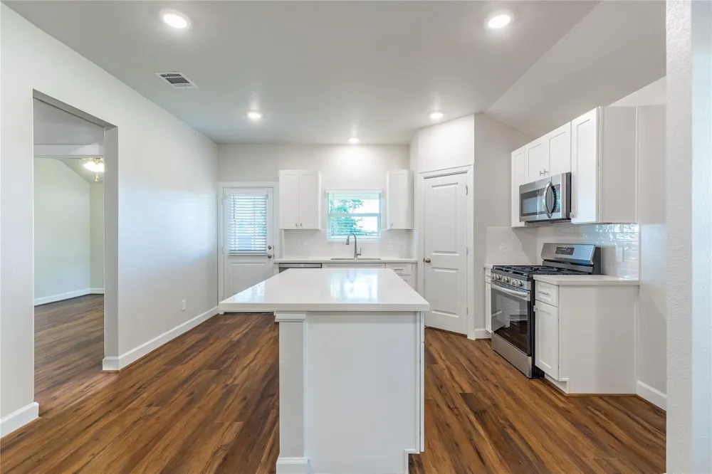 815 Roosevelt Navasota, TX 77868