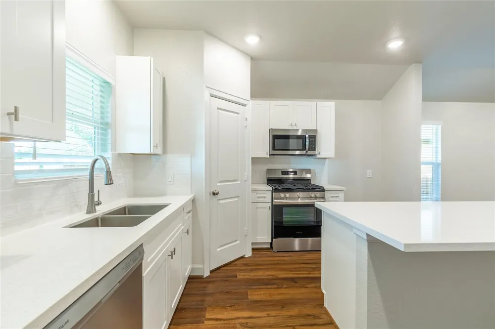 815 Roosevelt Navasota, TX 77868
