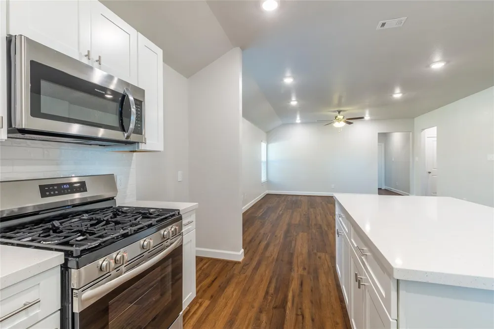 815 Roosevelt Navasota, TX 77868