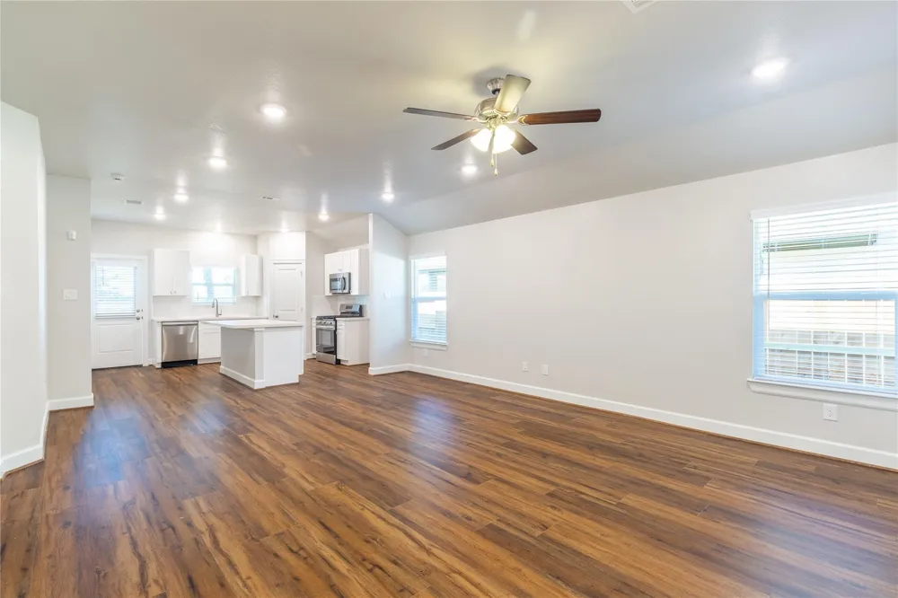 815 Roosevelt Navasota, TX 77868