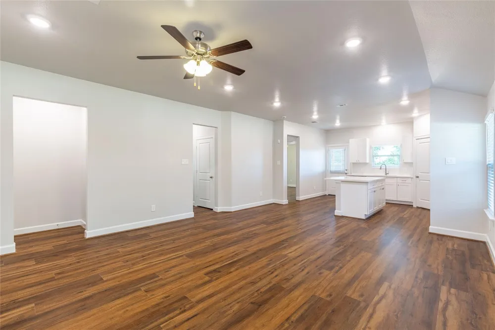 815 Roosevelt Navasota, TX 77868