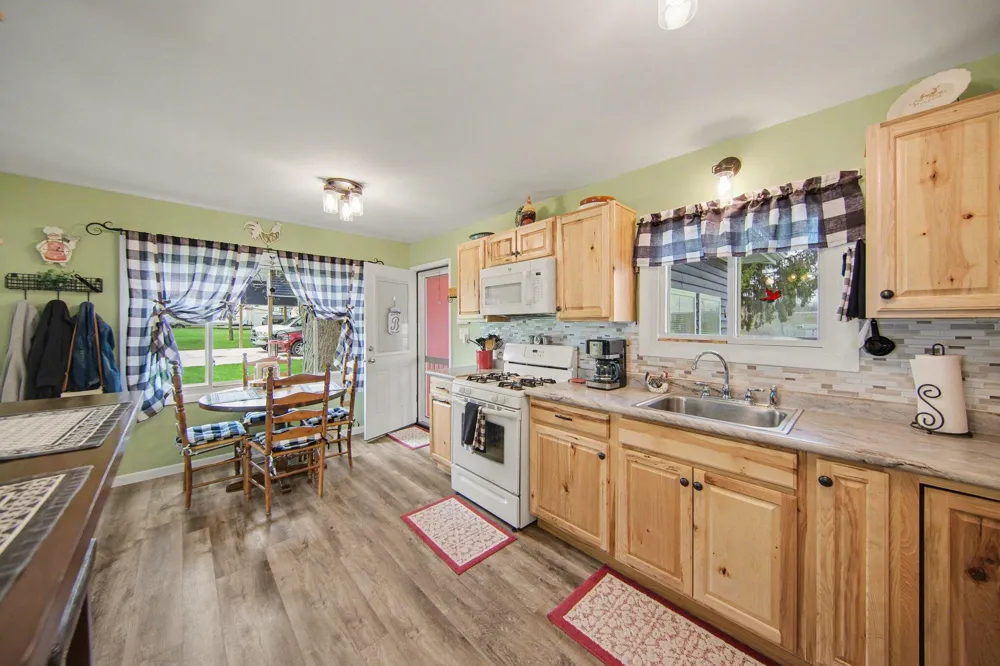 302 Hillsdale Street Blackman Charter Township, MI 49202