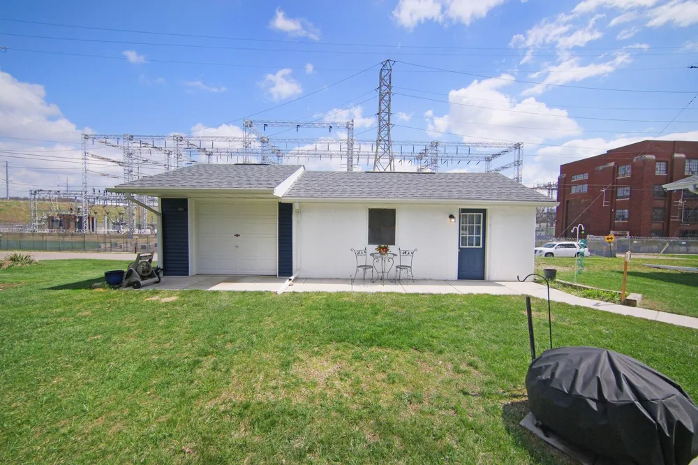 302 Hillsdale Street Blackman Charter Township, MI 49202