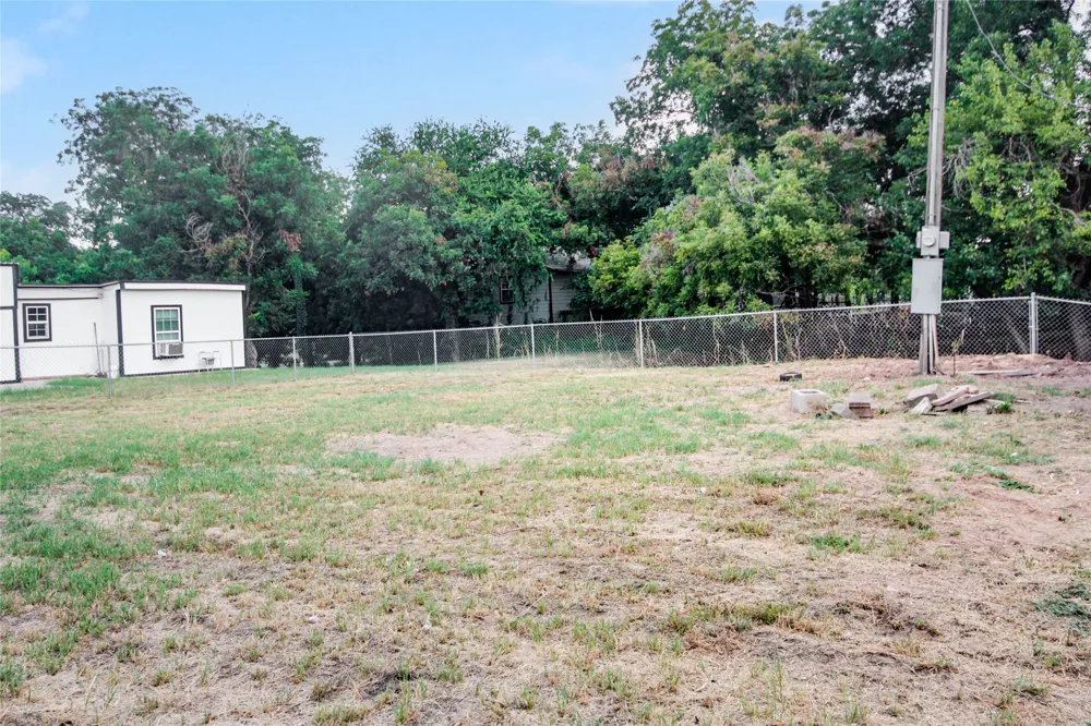 121 Pawnee Trail Weatherford, TX 76087