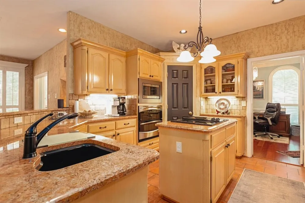 301 W Mill Valley Drive Colleyville, TX 76034