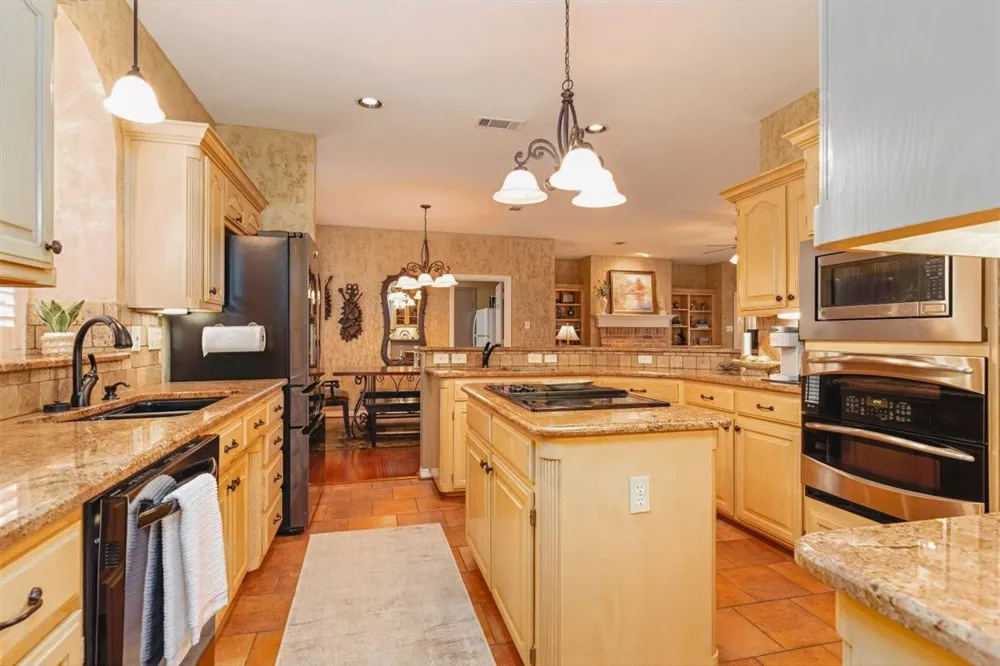 301 W Mill Valley Drive Colleyville, TX 76034