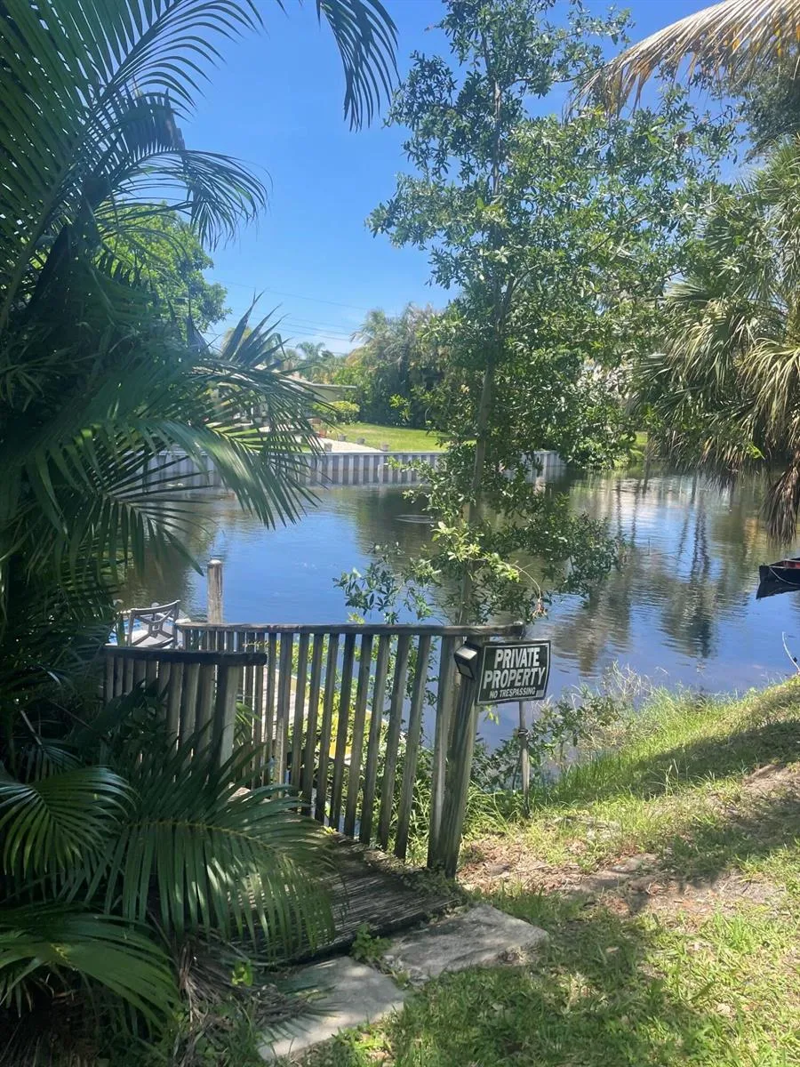2457 Waterside Drive Lake Worth, FL 33461