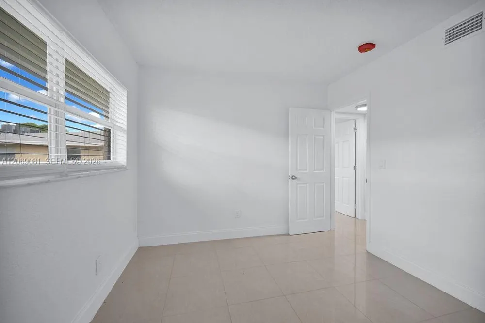 6953 SW 7th St Margate, FL 33068