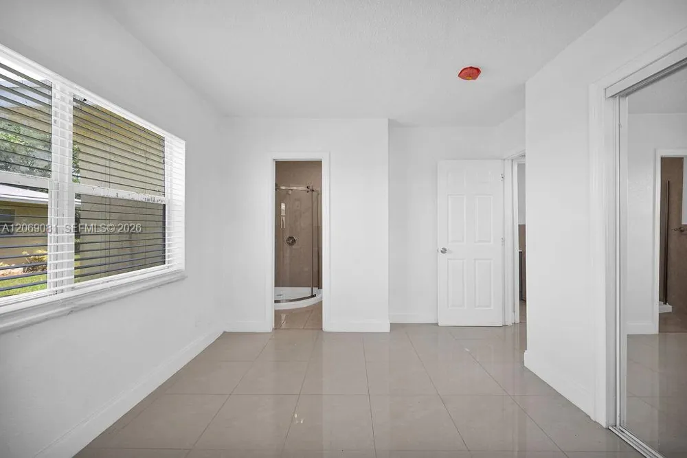 6953 SW 7th St Margate, FL 33068
