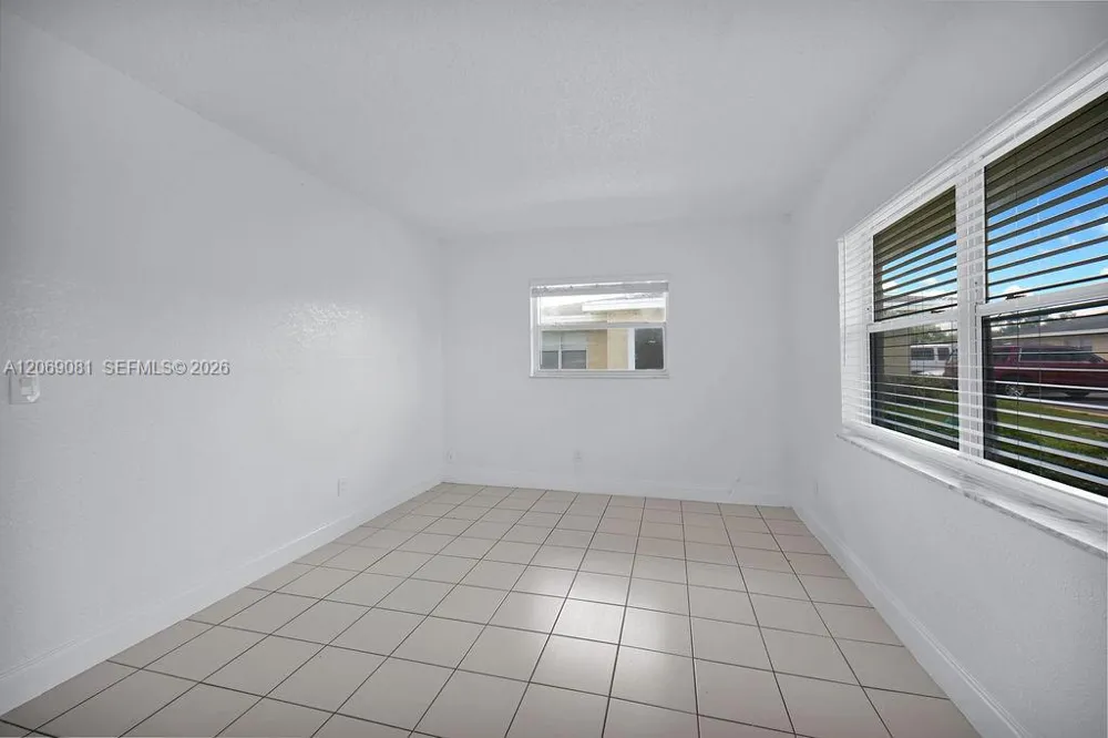 6953 SW 7th St Margate, FL 33068