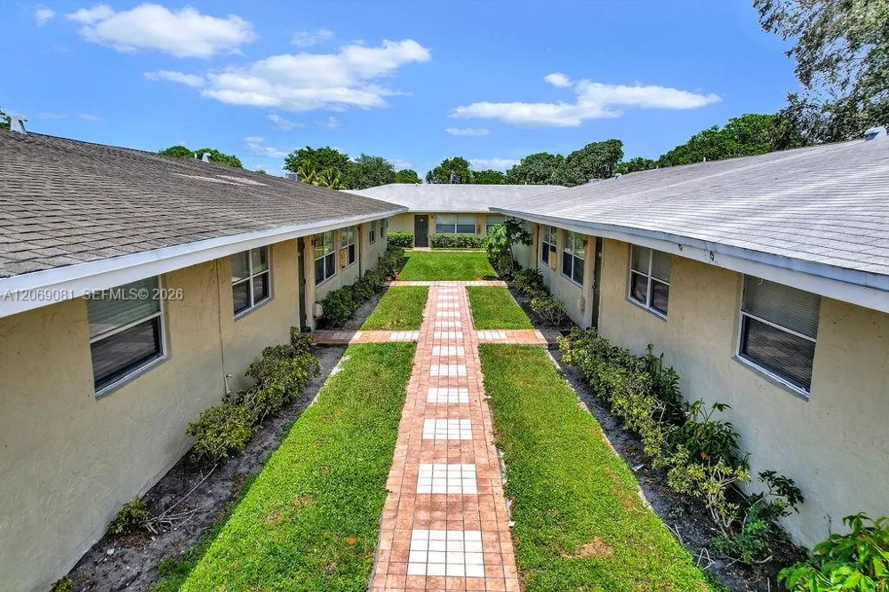 6953 SW 7th St Margate, FL 33068
