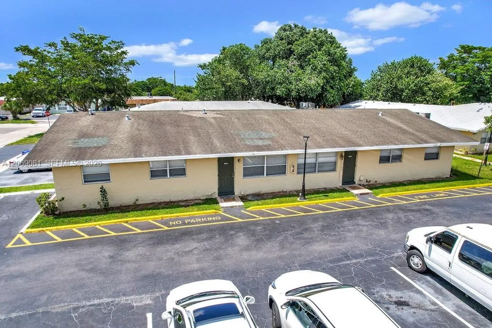 6953 SW 7th St Margate, FL 33068