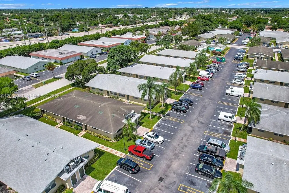 6953 SW 7th St Margate, FL 33068