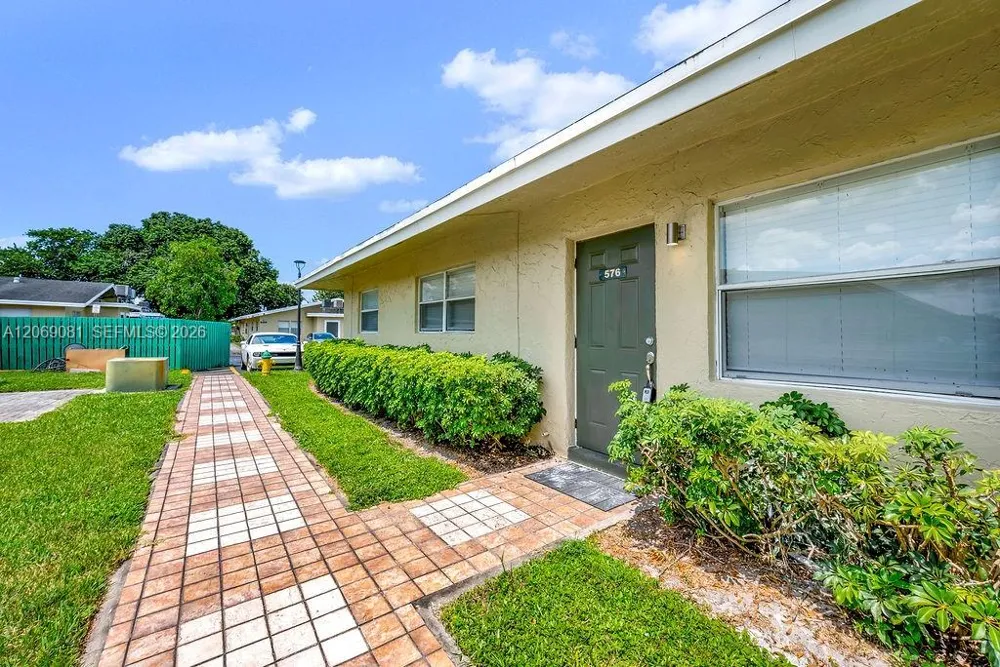 6953 SW 7th St Margate, FL 33068