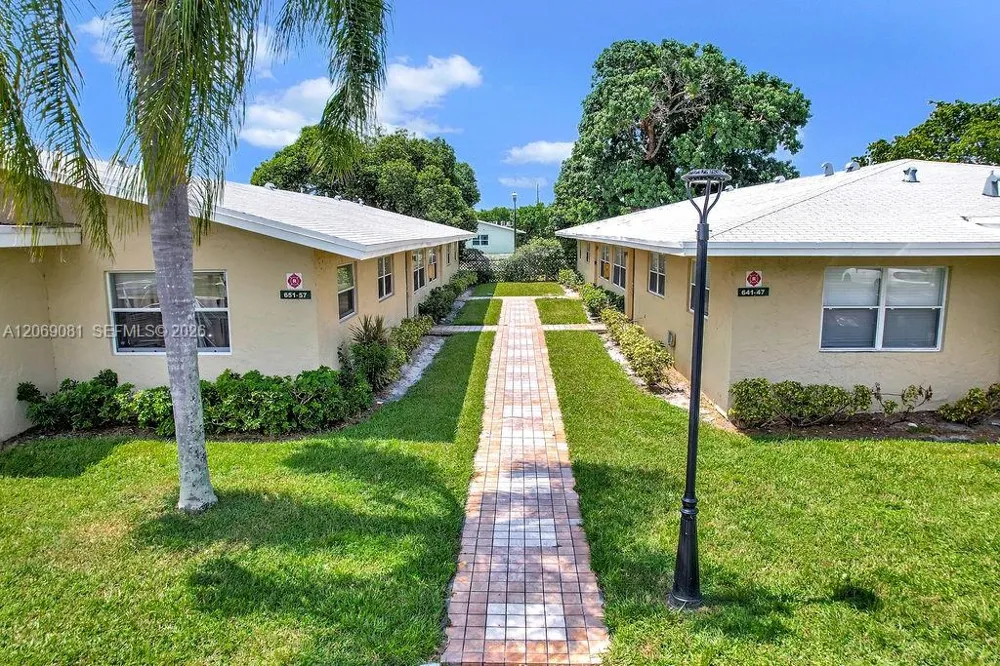 6953 SW 7th St Margate, FL 33068