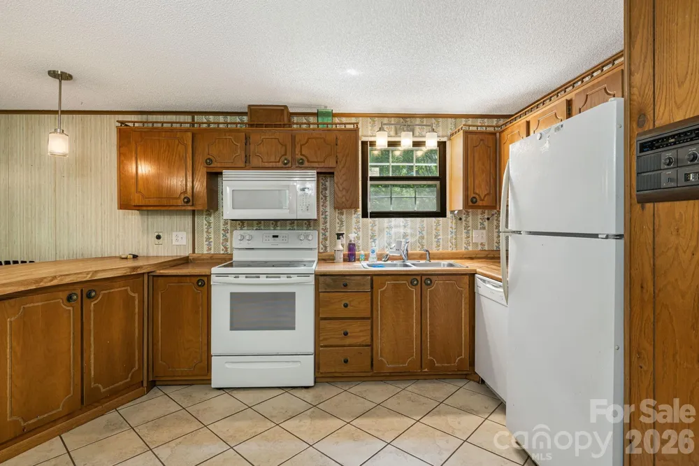 1903 Old Mountain Road Mars Hill, NC 28753