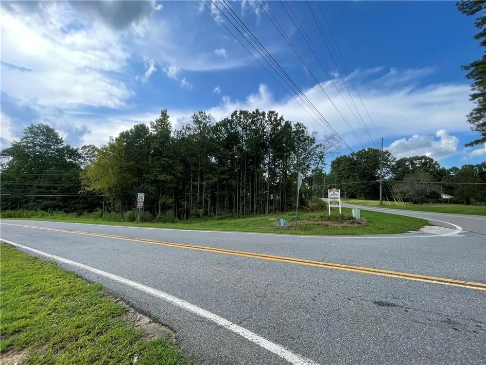 1951 Darby Road Waleska, GA 30183