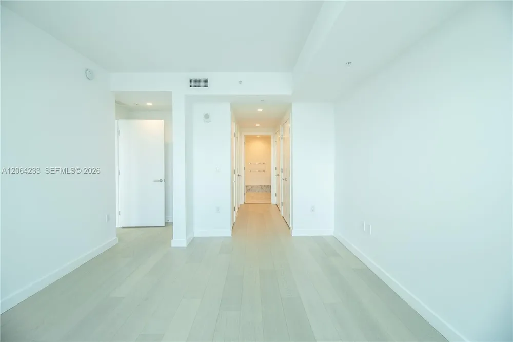 9221 E Bay Harbor Drive #307 Bay Harbor Islands, FL 33154