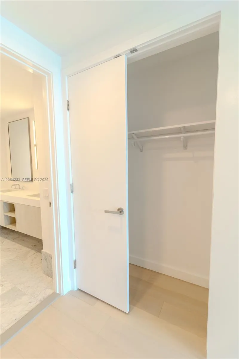9221 E Bay Harbor Drive #307 Bay Harbor Islands, FL 33154