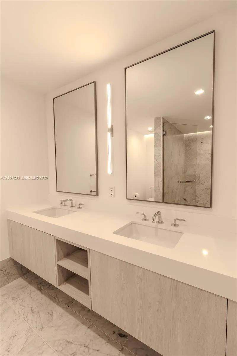 9221 E Bay Harbor Drive #307 Bay Harbor Islands, FL 33154