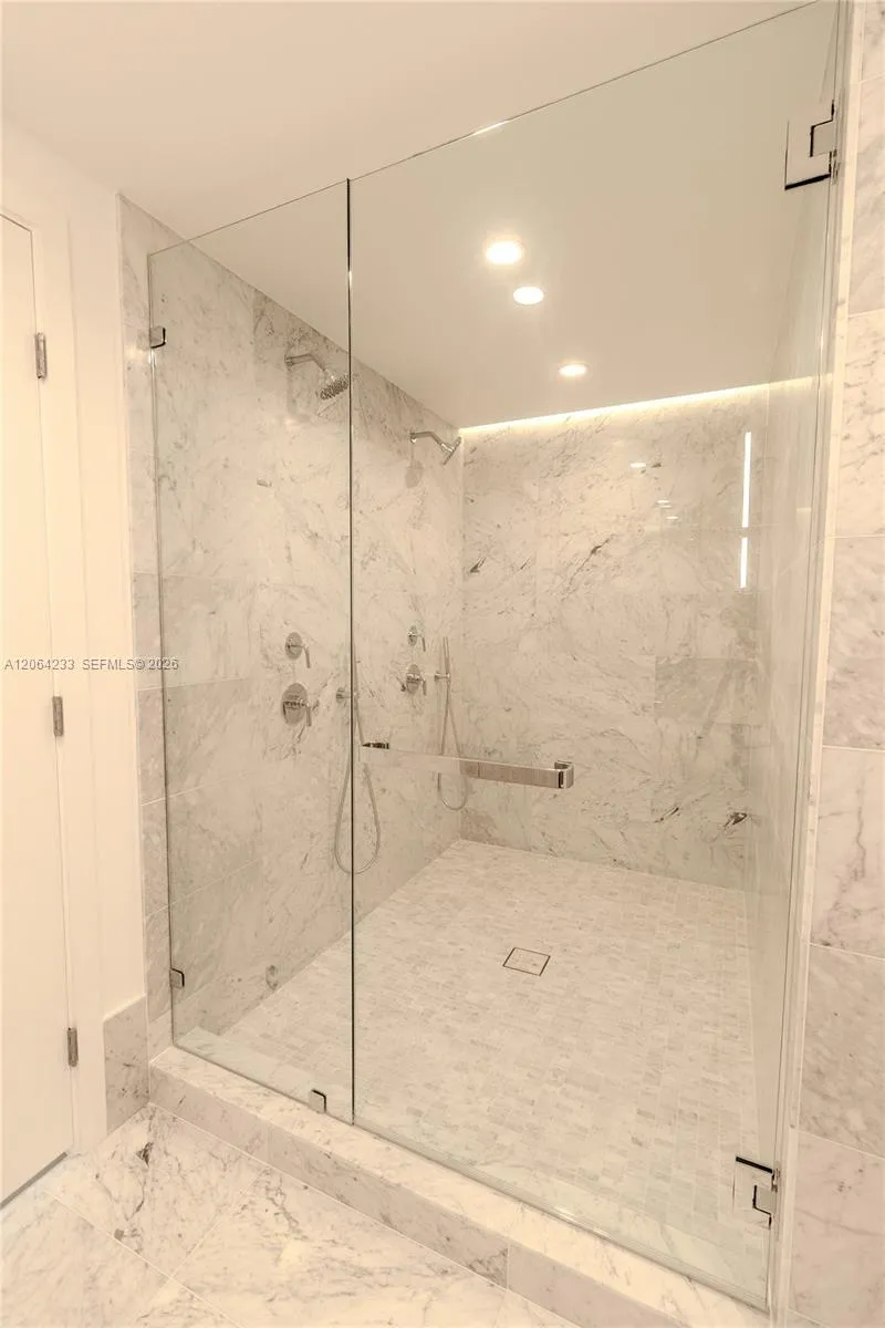 9221 E Bay Harbor Drive #307 Bay Harbor Islands, FL 33154