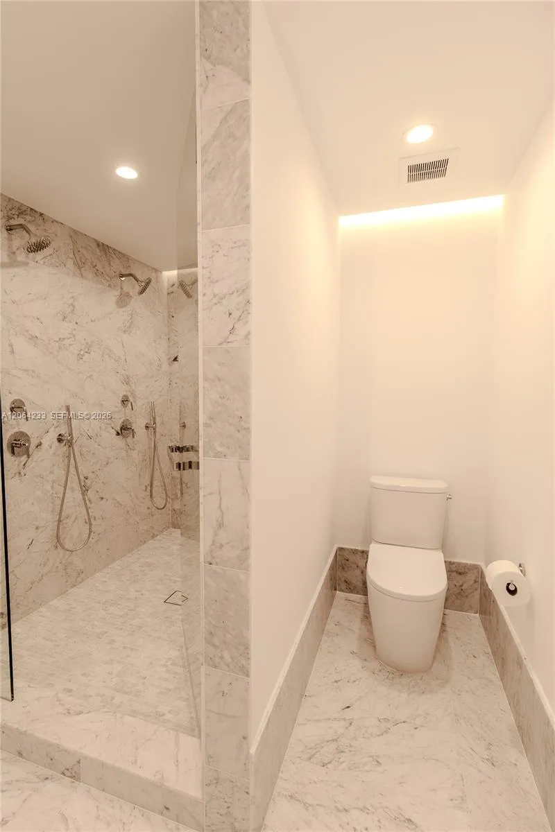 9221 E Bay Harbor Drive #307 Bay Harbor Islands, FL 33154