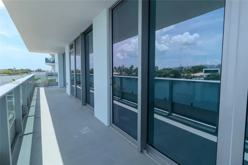 9221 E Bay Harbor Drive #307 Bay Harbor Islands, FL 33154