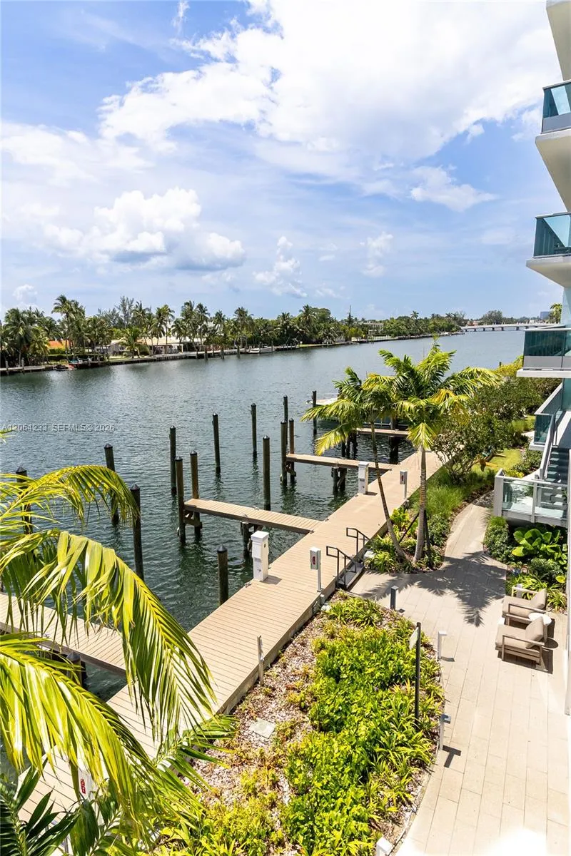 9221 E Bay Harbor Drive #307 Bay Harbor Islands, FL 33154