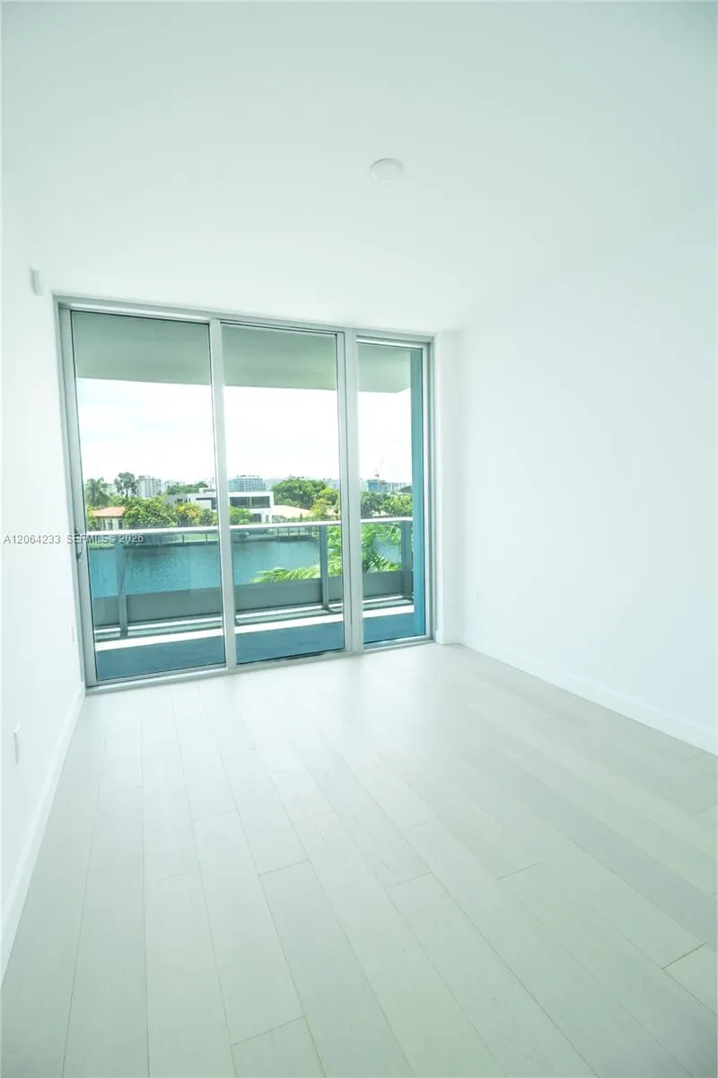 9221 E Bay Harbor Drive #307 Bay Harbor Islands, FL 33154
